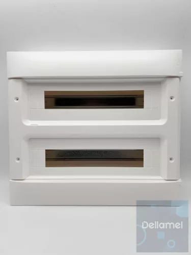 Legrand 137217 PractiboxS falon kívüli kiselosztó, 2 sor 18 modul, átlátszó füstszínű ajtóval, védőföld és nulla elosztókapoccsal
