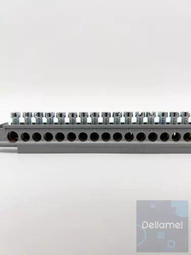 Legrand 137217 PractiboxS falon kívüli kiselosztó, 2 sor 18 modul, átlátszó füstszínű ajtóval, védőföld és nulla elosztókapoccsal