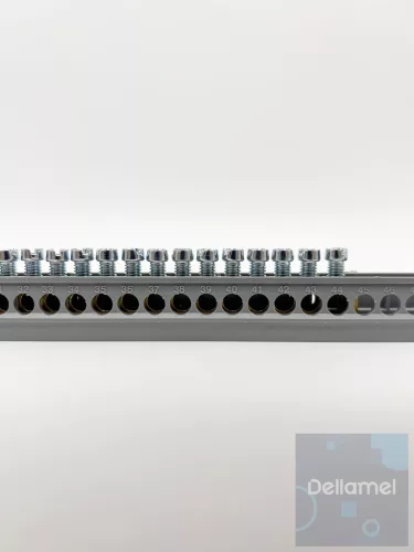 Legrand 137217 PractiboxS falon kívüli kiselosztó, 2 sor 18 modul, átlátszó füstszínű ajtóval, védőföld és nulla elosztókapoccsal