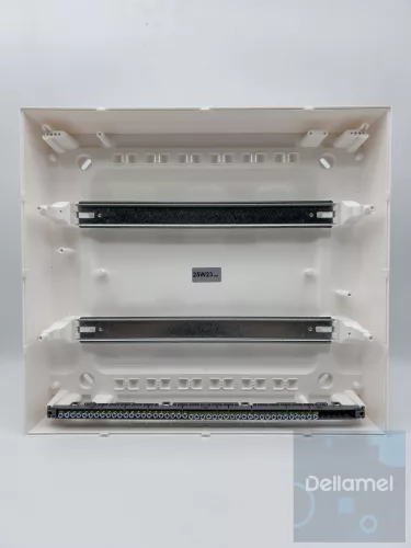 Legrand 137217 PractiboxS falon kívüli kiselosztó, 2 sor 18 modul, átlátszó füstszínű ajtóval, védőföld és nulla elosztókapoccsal